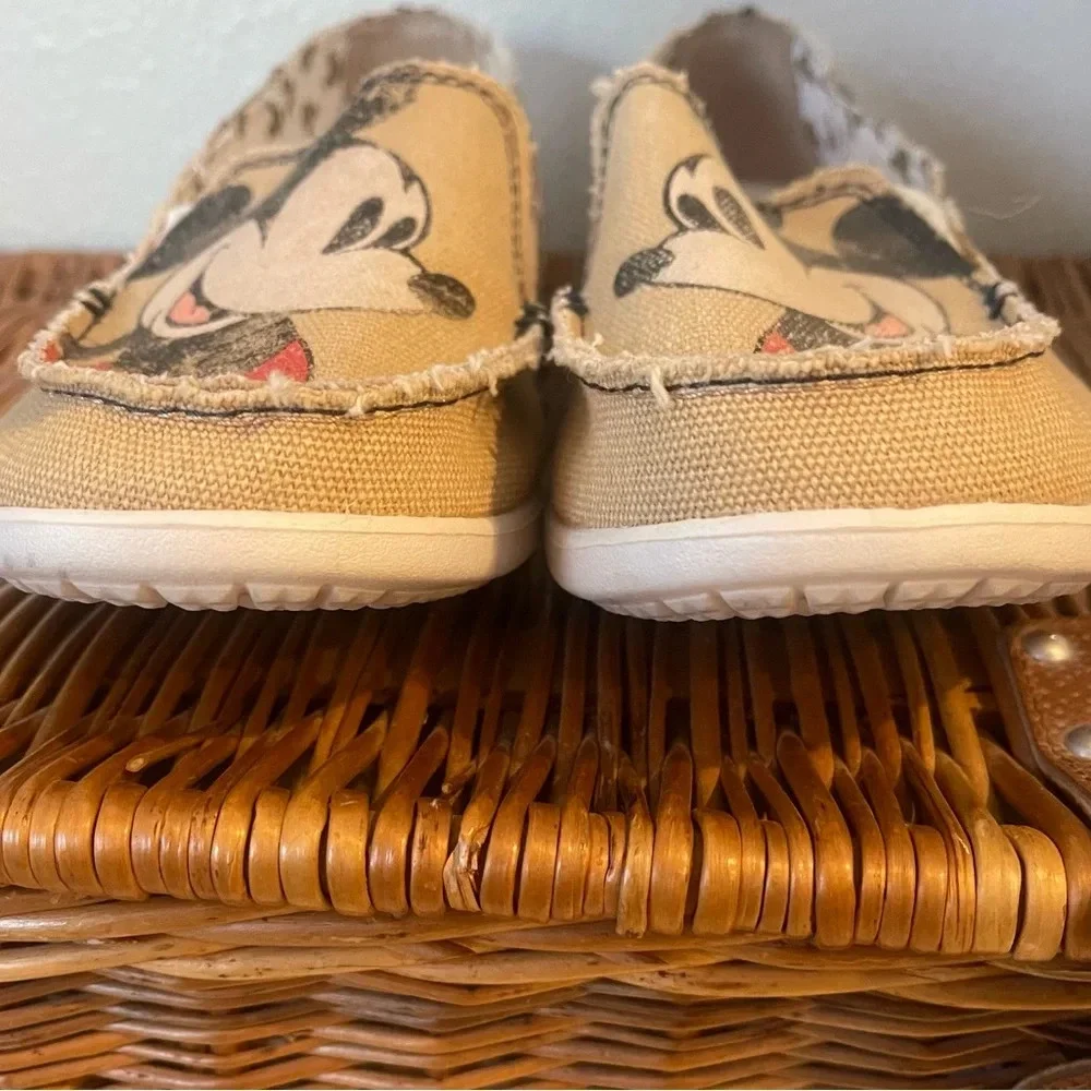 CROCS Disney Mickey Mouse Size 6 Womens Distressed Slip On Tan Canva - Picture 3 of 9